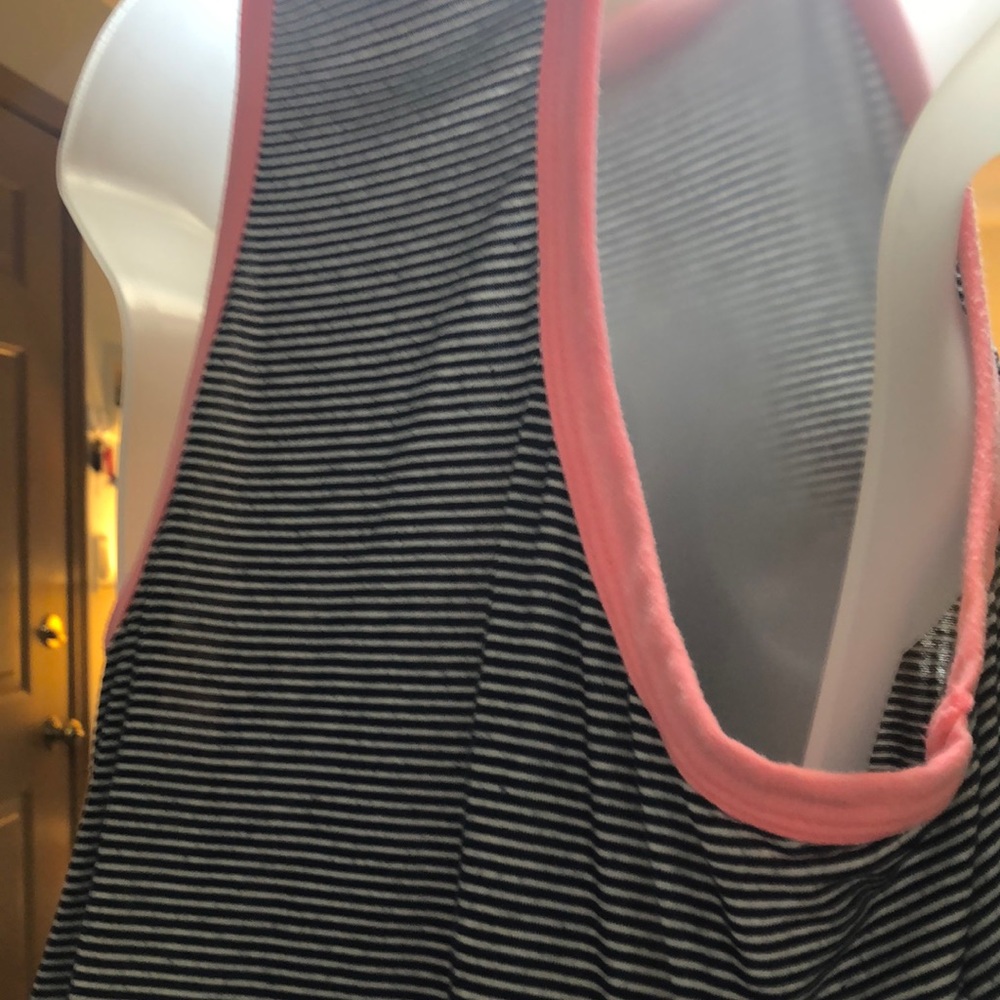 Women’s Razorback tank - Picture 4 of 4